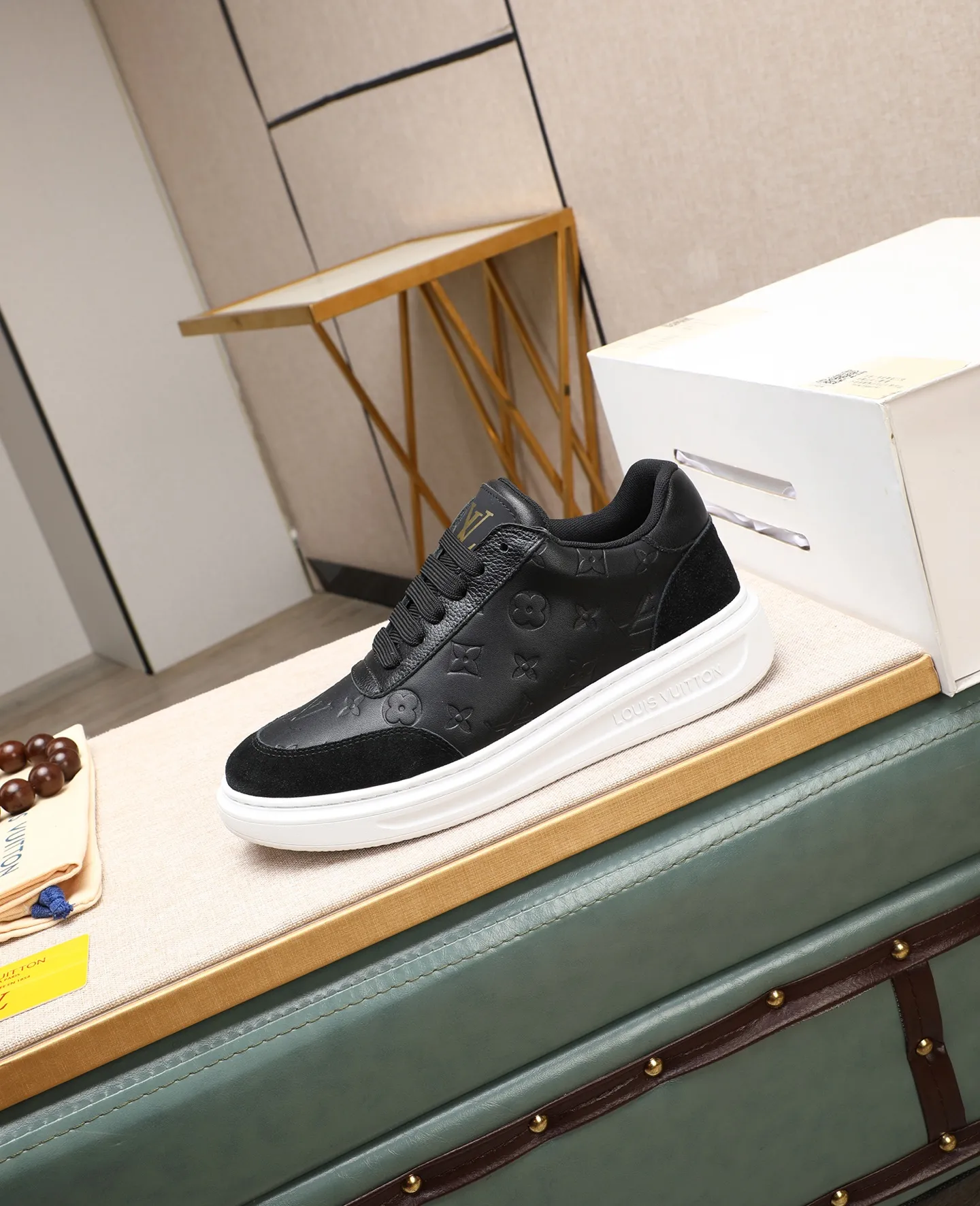 Men's shoes 💰540 📛📛【LOUIS VUITTON】Louis Vuitton new product👟Milan fashion catwalk style🇰🇾🇰🇾LV family logo, celebrity style, a must-have for fashionistas⚠️Classic presbyopia flower➕Water-dyed cow lining➕Special outsole👞Number 38-44 (45 46 custom-made)